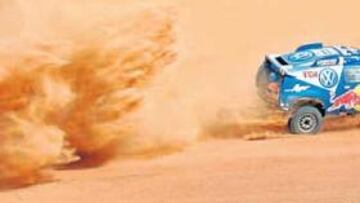 <b>SIN DIRECCIÓN ASISTIDA. </b>Carlos Sainz perdió sus opciones de victoria por una grave avería que le perjudicó durante toda la jornada.