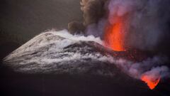 La Palma volcano eruption today: evacuation, possible tsunami and live updates