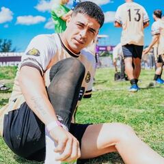 Brian Fernández aterriza en Chile y es presentado en su nuevo club