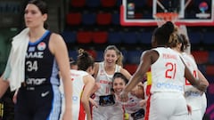 Las jugadoras de la Selección celebran la victoria ante Grecia y el pase a los cuartos de final del Eurobasket.