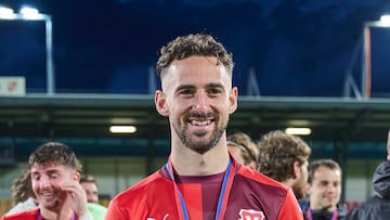 Javi Navarro celebrando la Copa con el Vaduz FC