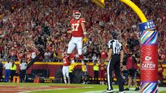 KANSAS CITY, MISSOURI - OCTOBER 10: Travis Kelce #87 of the Kansas City Chiefs celebrates after a touchdown during the 2nd half of the game against the Las Vegas Raiders at Arrowhead Stadium on October 10, 2022 in Kansas City, Missouri.   Jason Hanna/Getty Images/AFP