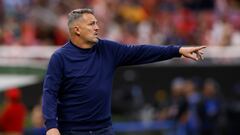 Óscar García dirige el Pumas vs Chivas y se va