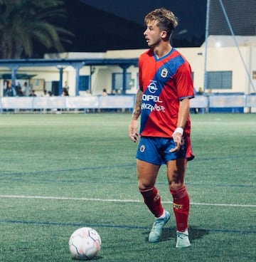 Un jugador del Lanzarote tiene pasado en el fútbol cántabro, Andoni Oli, ex del Laredo.