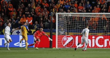 Benzema also scored the fourth goal for Real.