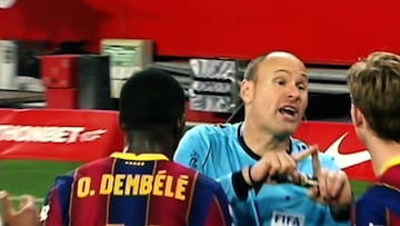 Koeman y el Barça, irritados: el audio en el que Mateu dice por qué no fue penalti lo de Alba