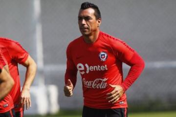 Futbol, entrenamiento seleccion chilena.
Los jugadores de la seleccion chilena, atienden  el entrenamiento matutino en el complejo deportivo Juan Pinto Duran de Santiago, Chile.
20/03/2017