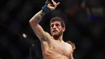 Aleksandre Topuria tras su victoria ante Colby Thicknesse en el UFC 312.