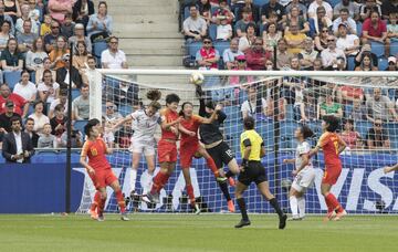 La portera china evitó varias ocasiones de las españolas y fue la principal artífice de que su equipo no encajase ningún gol.