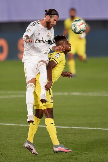 Sergio Ramos y Samuel Chukwueze.