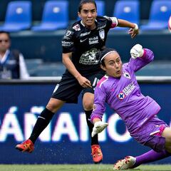 Afición de Cruz Azul se olvidó del grito en el Azul con la femenil