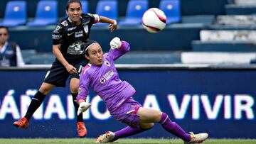 Afición de Cruz Azul se olvidó del grito en el Azul con la femenil