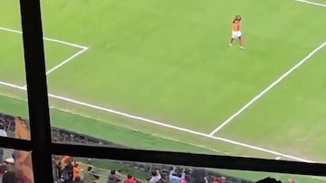 El ex equipo del colombiano le exaltó desde las gradas del RAMS Park.