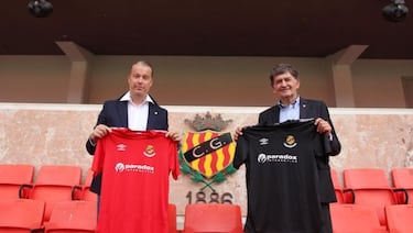 Camisetas de fútbol históricas que fueron patrocinadas por videojuegos y consolas: del Sevilla de Maradona con Super Nintendo al Arsenal de Wenger con SEGA