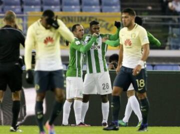 KMA115. Yokohama (Japan), 18/12/2016.- Atletico Nacional's midfielder Alejandro Guerra (C-L) celebrates with his teammate forward Orlando Berrio (C-R) after scoring the team's second goal against Club America during the FIFA Club World Cup Japan 2016 third-place match in Yokohama, south of Tokyo, Japan, 15 December 2016. (Tokio, Mundial de Fútbol, Japón) EFE/EPA/KIYOSHI OTA