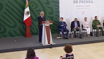 AMLO saluda a “El Bronco” pese a presencia de Samuel García
