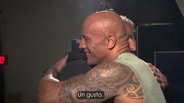 Nahuel Guzmán y The Rock intercambiaron jerseys