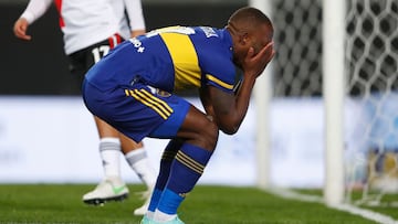 Soccer Football - Copa Argentina - Round of 16 - Boca Juniors v River Plate - Estadio Ciudad de la Plata, Buenos Aires, Argentina - August 4, 2021 Boca Juniors' Luis Advincula reacts Pool via REUTERS/Agustin Marcarian