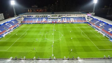 10/03/20  PARTIDO PRIMERA DIVISION ATRASADO 
 ESTADIO IPURUA PUERTA CERRA CRISIS CORONAVIRUS
 EIBAR - REAL SOCIEDAD 
 GRADAS VACIAS 