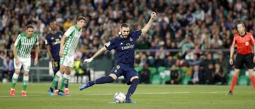 1-1. Karim Benzema marcó el primer gol de penalti.