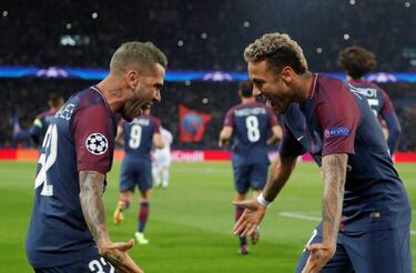 Neymar's half-hearted celebration for Cavani's goal