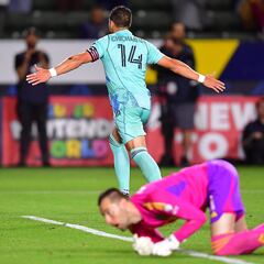 Chicharito Hernández y Riqui Puig le dan su primer triunfo a LA Galaxy en MLS 2023