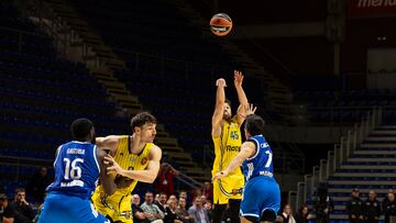 BELGRADE, SERBIA - OCTOBER 22: Tamir Blatt, #45 of Maccabi Rapyd Tel Aviv scores winning three points over Facundo Campazzo, #7 of Real Madrid during the EuroLeague Regular Season Round 6 match between Maccabi Rapyd Tel Aviv and Real Madrid at Belgrade Arena on October 22, 2025 in Belgrade, Serbia. (Photo by Srdjan Stevanovic/Euroleague Basketball via Getty Images)