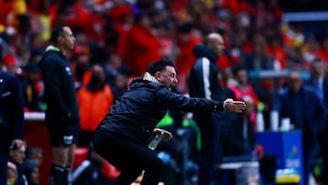 Soccer Football - Liga MX - Final - Second Leg - Toluca v Tigres UANL - Estadio Nemesio Diez, Toluca, Mexico - December 14, 2025 Toluca coach Antonio Mohamed reacts REUTERS/Eloisa Sanchez