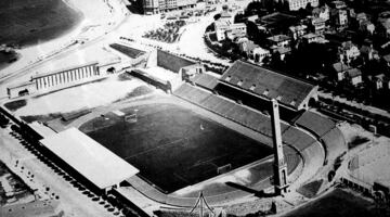 Riazor puede presumir de ser uno de los estadios más céntricos y mejor ubicados de España: a solo un paso de la playa.