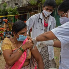 "Basta con pasar sin mascarilla junto a una persona infectada con Delta Plus para enfermar"