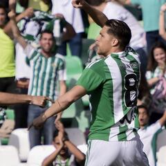 Joaquín, Adán y Ceballos salvan al Betis y también a Víctor