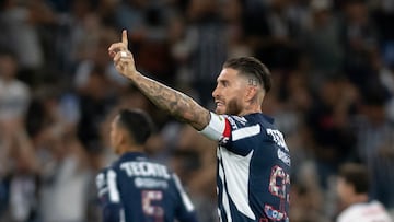 AME6083. MONTERREY (MÉXICO), 05/04/2025.- Sergio Ramos de Monterrey reacciona este sábado, durante un partido del torneo Clausura 2025 entre Monterrey y Guadalajara en el estadio BBVA en Monterrey (México). EFE/ Miguel Sierra