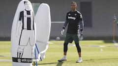 Pellegrini aclaró la situación de Bravo para el derbi con Sevilla