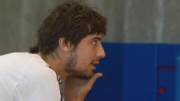 Tomic bromea con Velickovic.