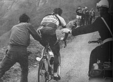 Federico Martín Bahamontes abandona el Tour de Francia de 1965 al fallarle las fuerzas en la décima etapa.
