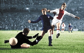 Gol de Cruyff en un partido de Copa de Europa de la temporada 67/68 Ajax - Real Madrid