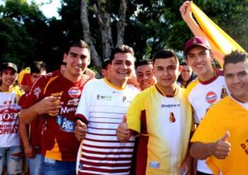 La hinchada del Tolima acompañando a su equipo en la final del FPC