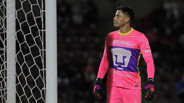 Alfredo Talavera durante un partido con Pumas