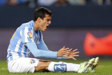 El delantero del Málaga Juan Miguel "Juanmi" se queja tras fallar en la portería del Eibar, durante el encuentro de la undécima jornada de Liga en Primera División que ambos equipos disputan esta noche en el estadio de La Rosaleda. 