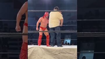 Suben a persona con síndrome de down a un ring y el resto es para aplaudir