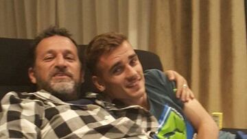 Eric Olhats (izquierda) con Griezmann.