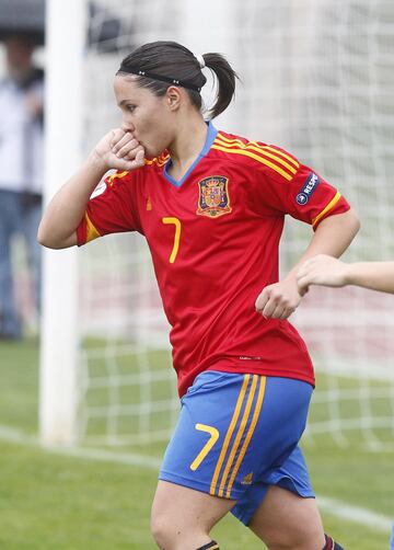 En 2013, la selección española formaba parte del grupo 2 para conseguir una plaza en la Eurocopa de 2013. Ese grupo estaba formado por Alemania, Rumania, Suiza, Kazajistán y Turquía. Fue en el partido contra Kazajistán, que terminó 13-0, en el que María Paz Vilas marcó 7 goles, estableciendo así un récord en la competición.
