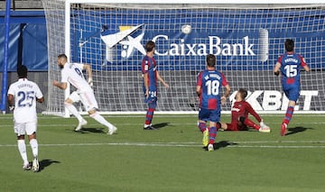 Benzema marca el definitivo 0-2 al Levante. 













