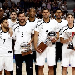 El Real Madrid ofreció la Liga y la Supercopa a la afición