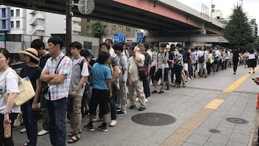 Colas kilométricas para comprar Nintendo Switch en Japón