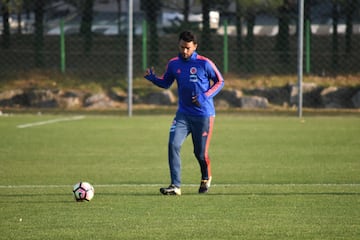 Abel Aguilar durante el entrenamiento de la Selección en Corea