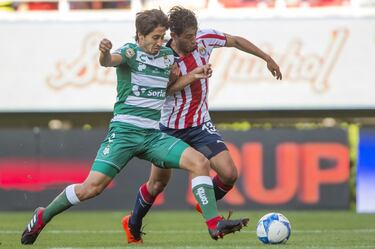 El capitán de Santos y lateral derecho indiscutible de los Guerreros. Tras una baja de juego hace unos torneos, retomó y mejoró su nivel para ser parte fundamental del campeonato hace unos meses. 