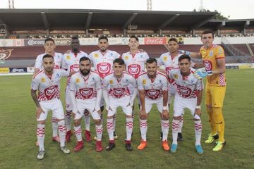 Representando a la Universidad Autónoma de Guadalajara, su historia comenzó en 1971, en la Tercera División, y cinco años después ya estaban en Primera, hasta descender en 2012. Lograron el título en 1994 de la mano de Víctor Manuel Vucetich. También ganaron una Recopa de Concacaf y fueron subcampeones del Clausura 2005. En 2009 se convirtieron en 'Estudiantes Tecos' y, tras el descenso, la franquicia pasó a llamarse Mineros de Zacatecas. 