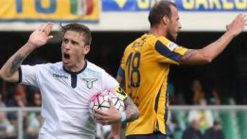 El argentino Lucas Biglia consiguió desde el manchón penal el empate momentáneo para la Lazio, que a la postre derrotó al Hellas Verona, en el primer partido del club italiano sin la presencia de Rafa Márquez por su lesión en el abductor de la pierna derecha.