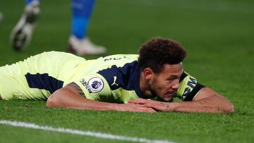 Multan con 200 euros a un futbolista por cortarse el pelo